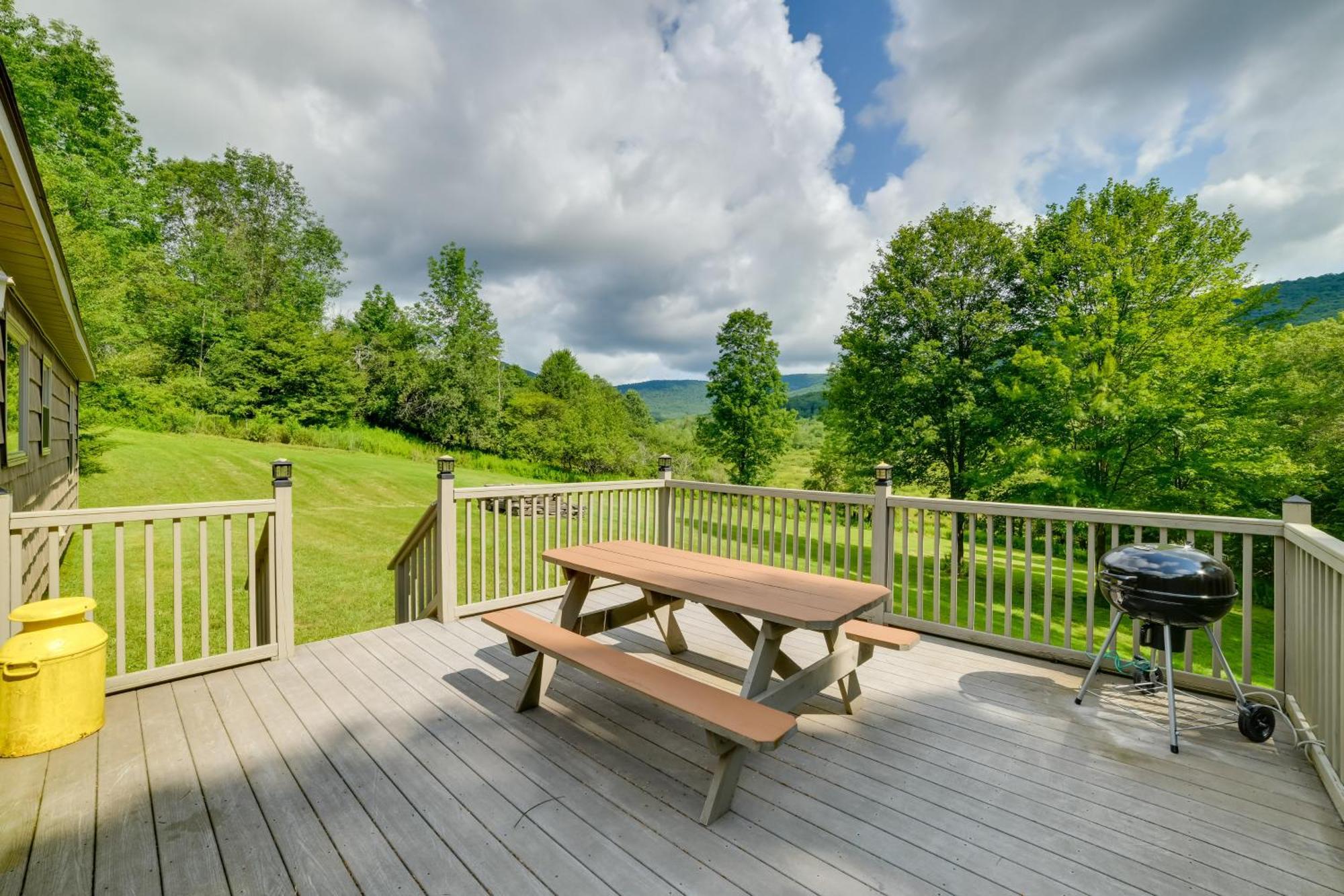 Quiet Catskills Getaway With Deck And Mtn Views New Kingston Εξωτερικό φωτογραφία